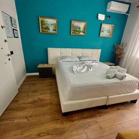 Central Room Private Entry And Bathroom Tirana Esterno foto