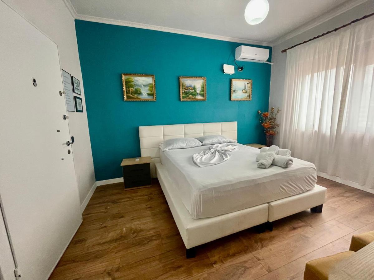 Central Room Private Entry And Bathroom Tirana Esterno foto