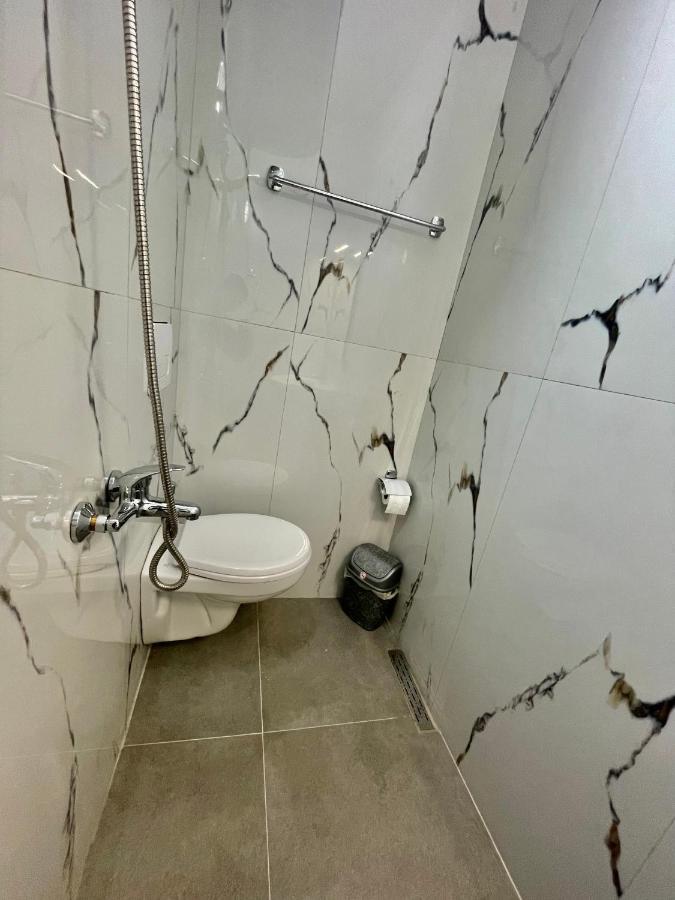 Central Room Private Entry And Bathroom Tirana Esterno foto