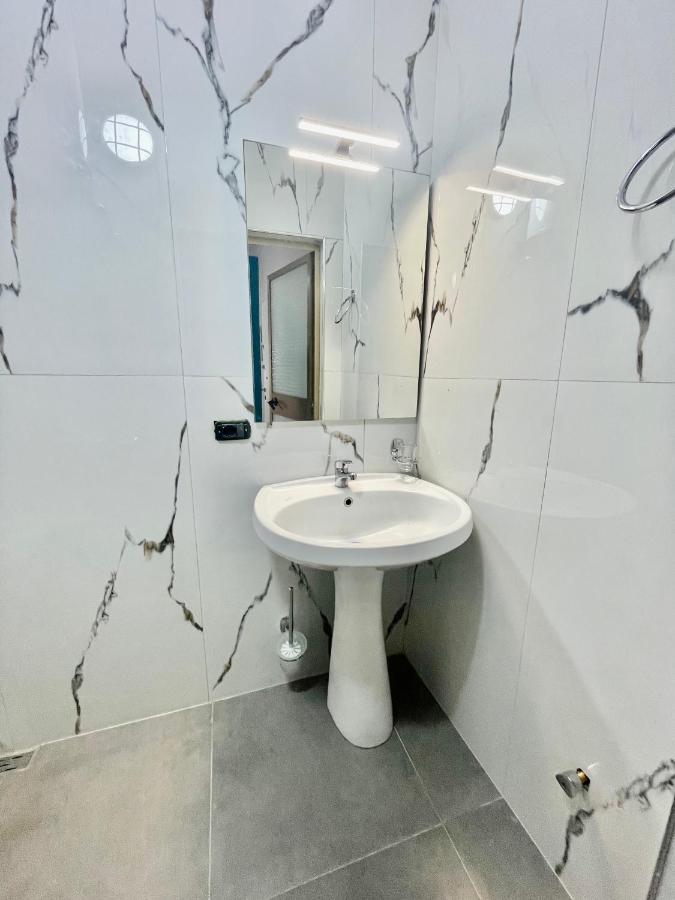 Central Room Private Entry And Bathroom Tirana Esterno foto
