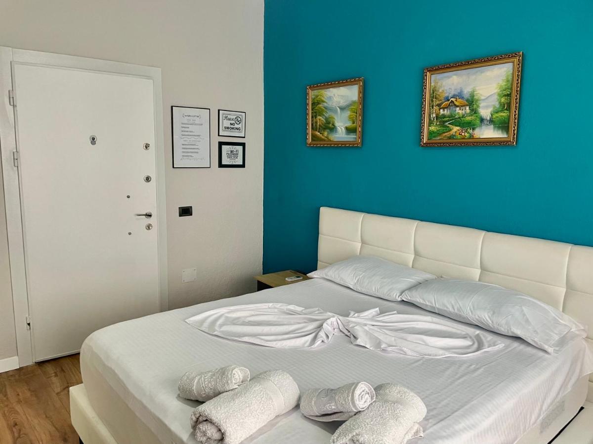 Central Room Private Entry And Bathroom Tirana Esterno foto