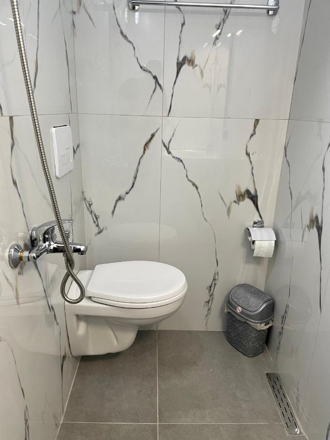 Central Room Private Entry And Bathroom Tirana Esterno foto