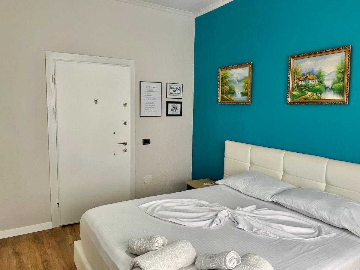 Central Room Private Entry And Bathroom Tirana Esterno foto